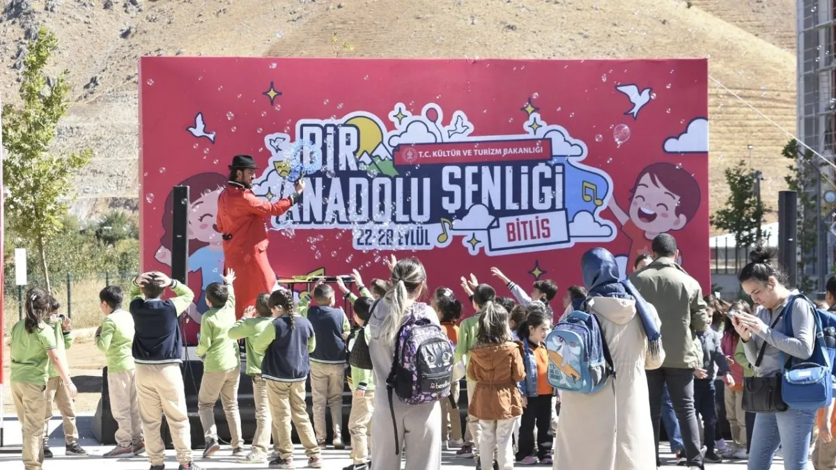 Bitlis’te “Bir Anadolu şenliği” coşkusu: Kültür ve sanat buluşması final yaptı! haberinin görseli