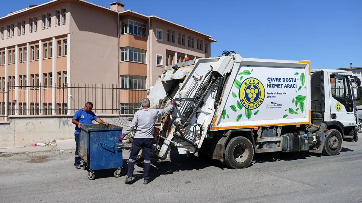 Buca Belediyesi’nden 24 saat kesintisiz temizlik hizmeti haberinin görseli