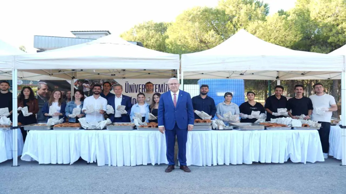 Ege Üniversitesi’nde öğrencilere ‘boyozlu’ karşılama haberinin görseli