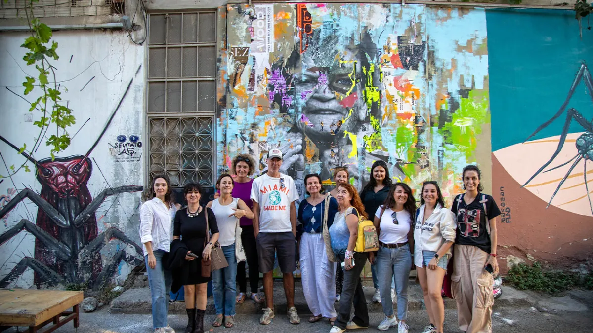 Fransız Sanatçı Joachim Romain’in eserleri İzmir’de büyük ilgi gördü haberinin görseli