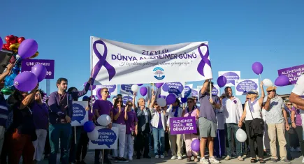 Güzelbahçe’de Dünya Alzheimer Günü için farkındalık yürüyüşü 