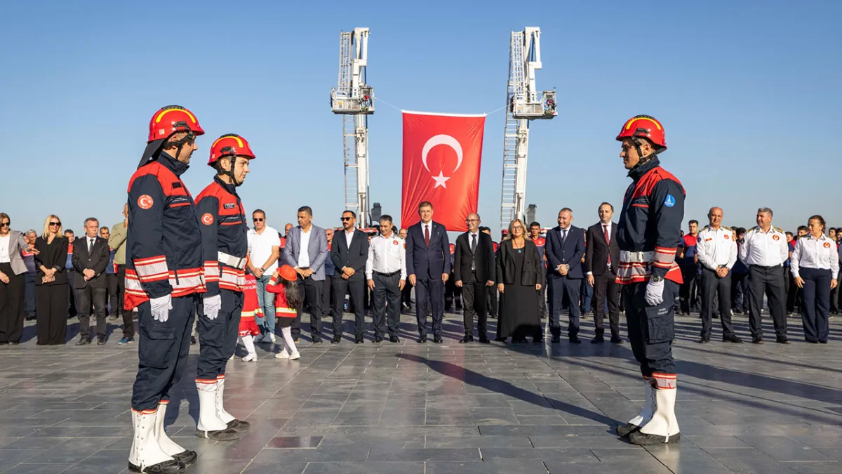 İzmir’de İtfaiye Haftası kutlamaları başladı:  Başkan Tugay’dan kahraman İtfaiyecilere teşekkür  haberinin görseli