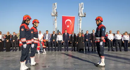İzmir’de İtfaiye Haftası kutlamaları başladı:  Başkan Tugay’dan kahraman İtfaiyecilere teşekkür 