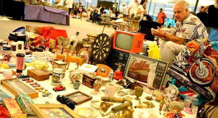 Karşıyaka Belediyesi 2. El Pazarı’nı yeniden açtı