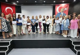 Konak’ın kadın muhtarları, ‘Yeşil Lider’ sertifikalarını aldı