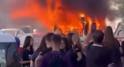 Öğrenci servisinde korku dolu anlar: Servis minibüsü cayır cayır yandı!