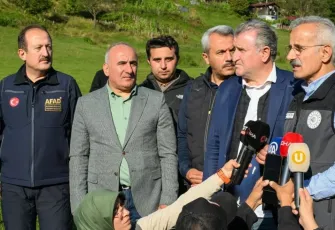 Rize’de sel ve heyelan sonrası ayder yolu kontrollü olarak açıldı: Bakanlar bölgede