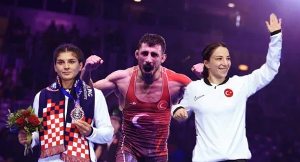 Türkiye 2025 Dünya Güreş Şampiyonası'nı 1 gümüş, 2 bronzla tamamladı