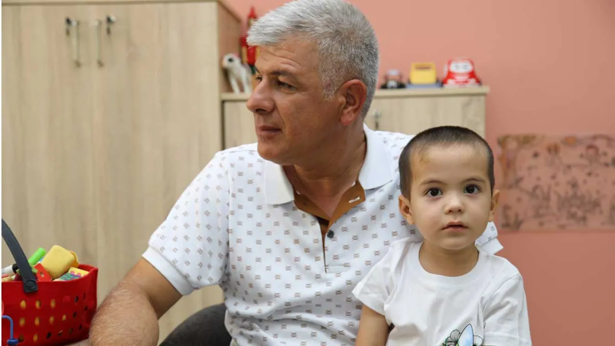 3 yaşındaki Batuhan’a biyonik kulak ameliyatı haberinin görseli