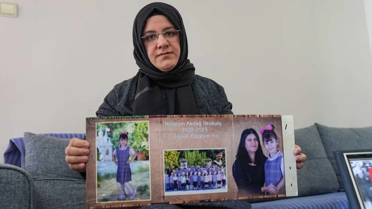 Asansörden düşen koltuğun altında kalan küçük kızını kaybeden anne adalet istiyor haberinin görseli