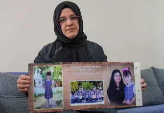 Asansörden düşen koltuğun altında kalan küçük kızını kaybeden anne adalet istiyor