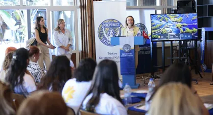 Başkan Mutlu geleceğin kadın liderleriyle buluştu: Kadın değişirse toplum değişir