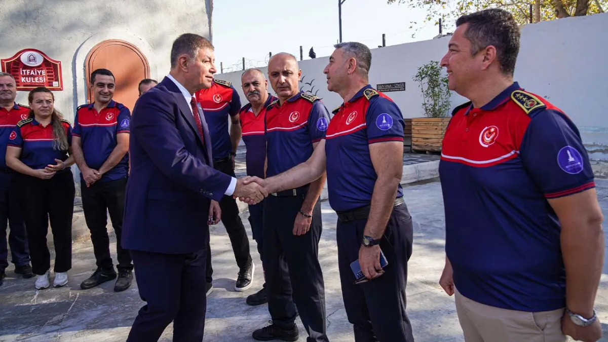 Başkan Tugay itfaiye personeli ile buluştu haberinin görseli