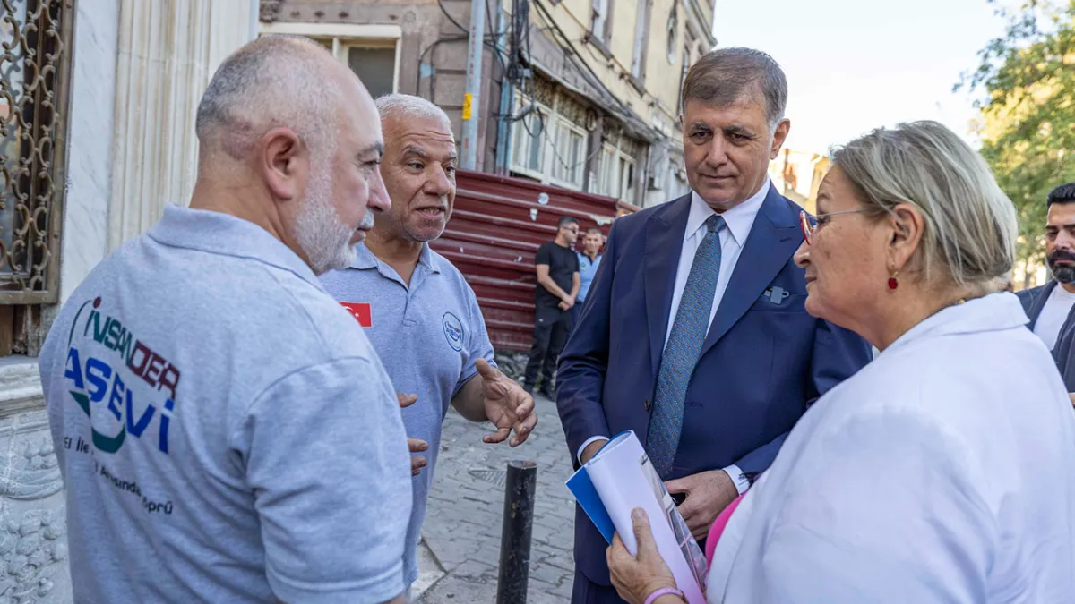 Başkanı Tugay, Basmane ve Kemeraltı’ndaki tarihi yapıları inceledi haberinin görseli