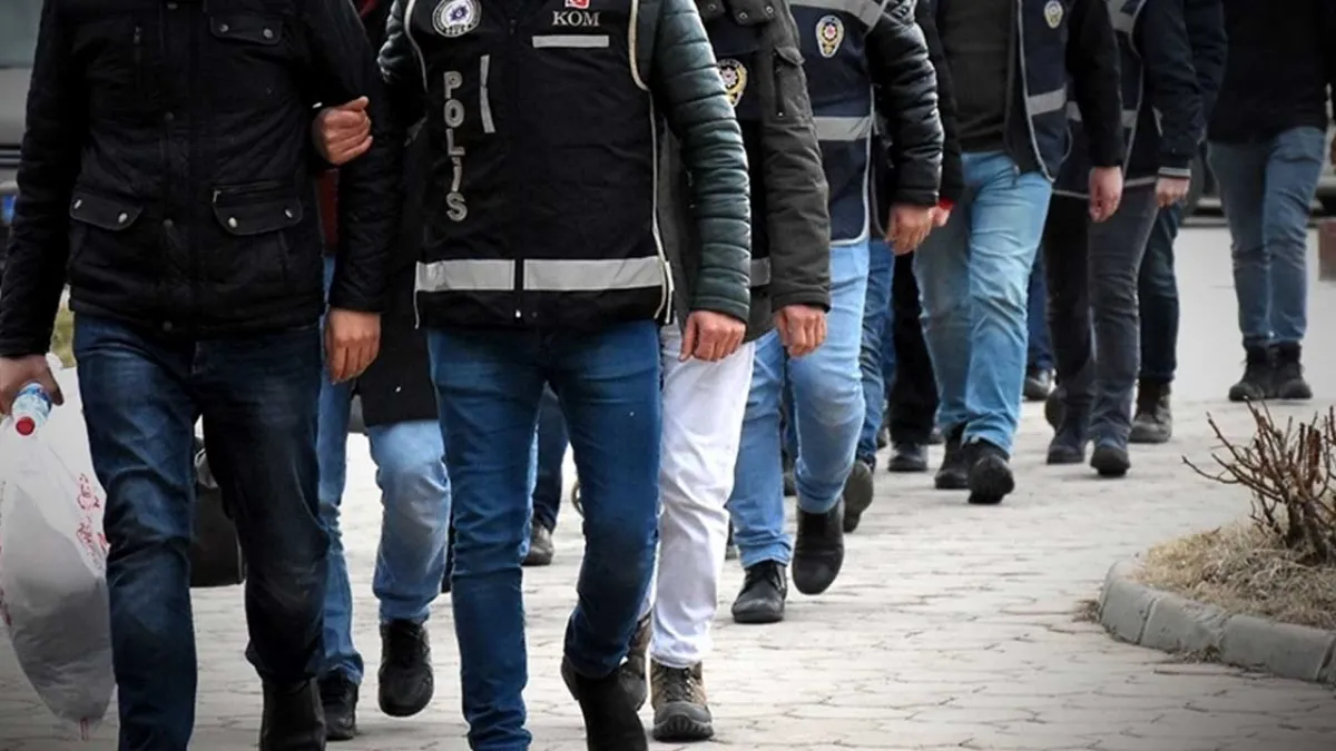 İzmir&#039;de FETÖ&#039;ye yönelik operasyon: 10 şüpheli yakalandı haberinin görseli