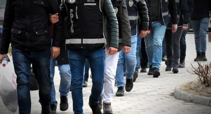 İzmir'de FETÖ'ye yönelik operasyon: 10 şüpheli yakalandı