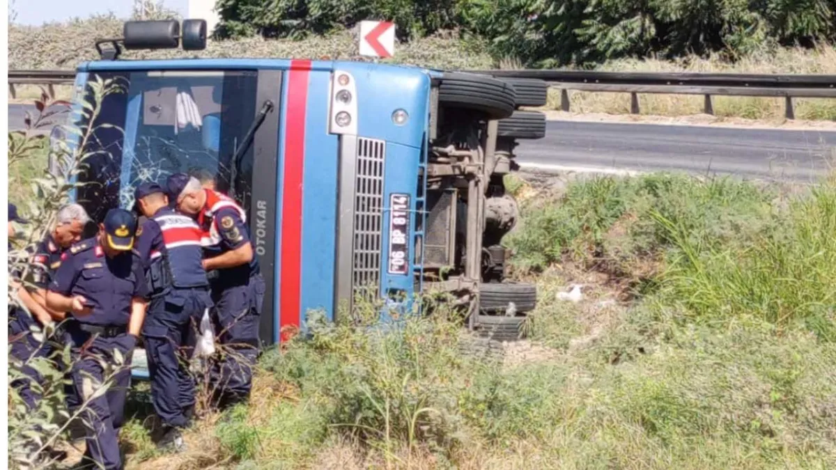 Mersin’de cezaevi ring aracı kaza yaptı: 5’i mahkum 12 kişi yaralandı haberinin görseli