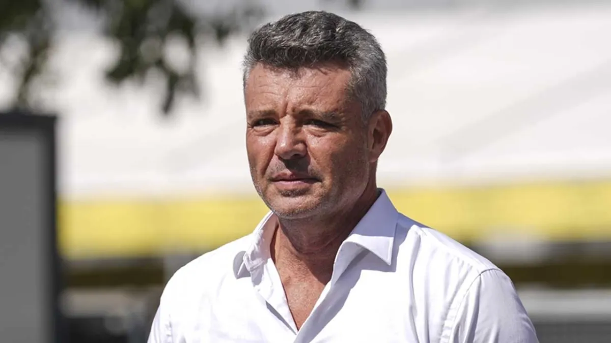 Yeni başkan Sadettin Saran, futbolcularla bir araya gelecek haberinin görseli