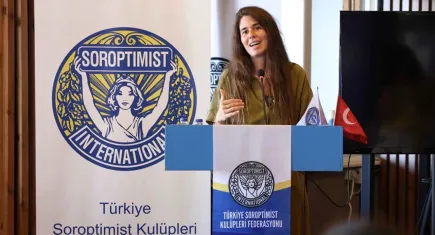 Başkan Lâl Denizli genç kadınlara seslendi: Hiç kimse size geri adım attıramasın