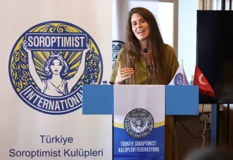 Başkan Lâl Denizli genç kadınlara seslendi: Hiç kimse size geri adım attıramasın