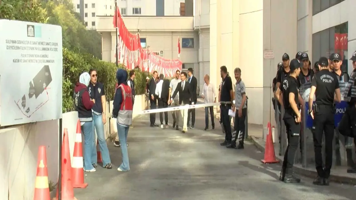 CHP İstanbul&#039;da olağanüstü kongre günü: Özgür Çelik tek aday haberinin görseli