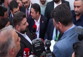 CHP İstanbul İl Kongresi devam ederken mahkemeden “durdurun” yazısı: Salon önünde gerginlik