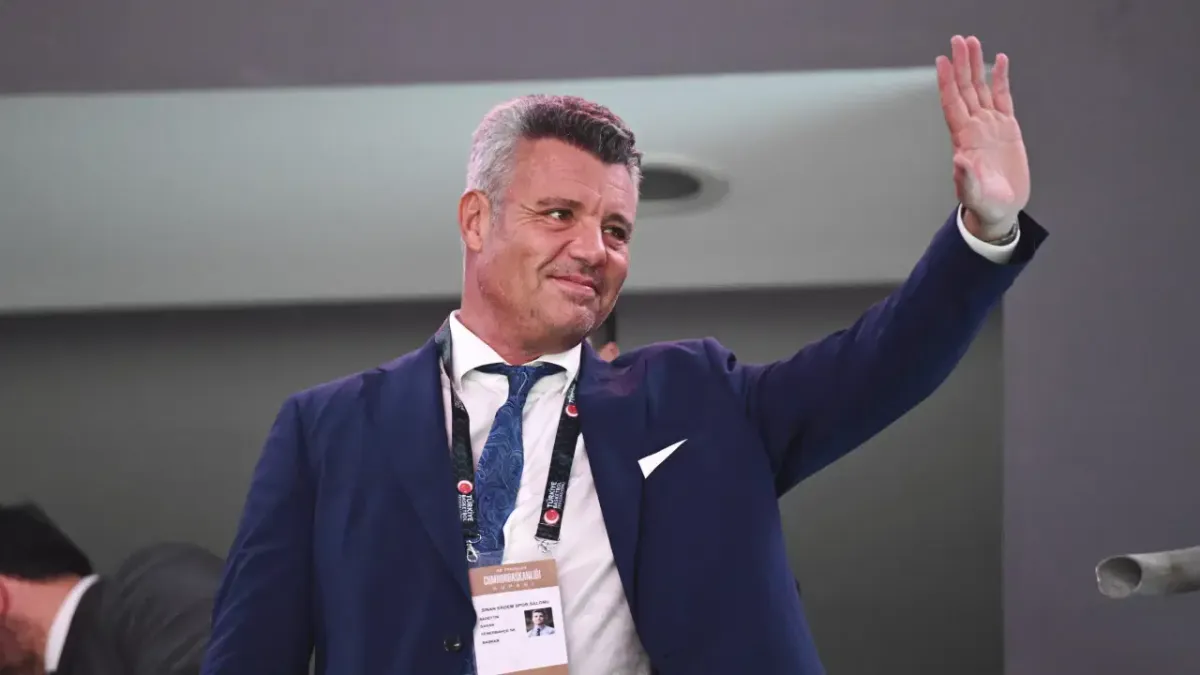 Fenerbahçe tarihe geçti! Sadettin Saran’dan şaşırtan açıklama: “Biraz da bizim uğurumuz” haberinin görseli