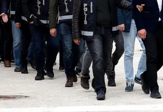 İzmir’de FETÖ operasyonu: 10 gözaltından 5’i adli kontrolle serbest