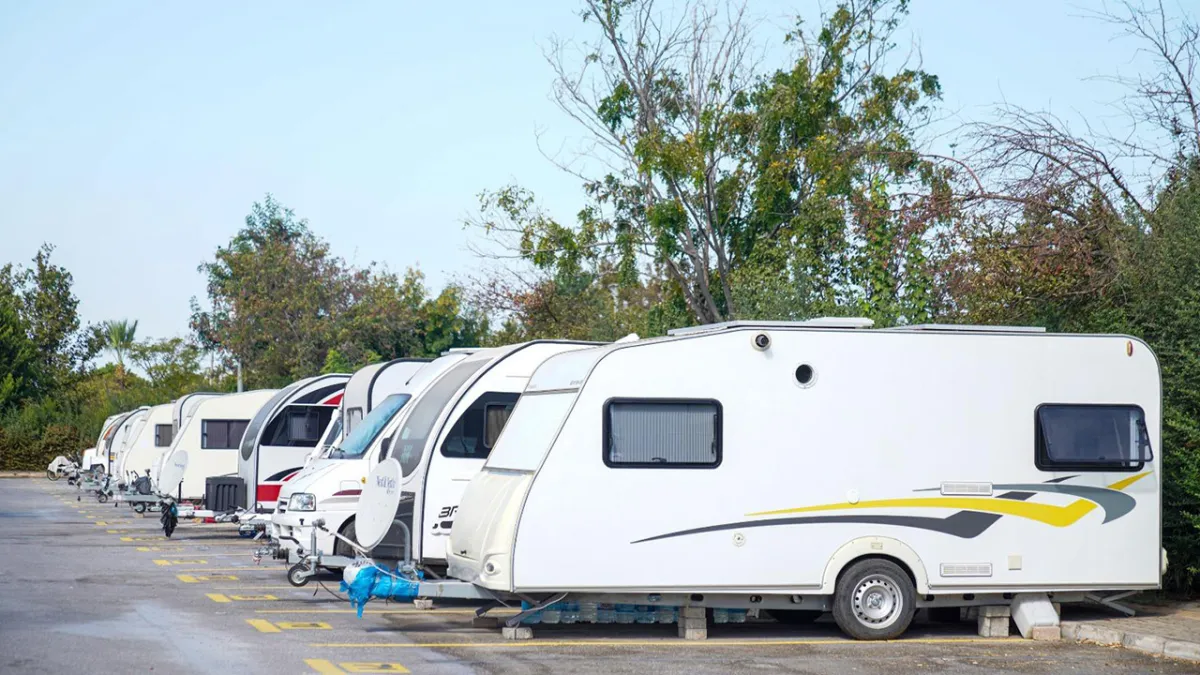 İzmir’de karavancıların tercihi İnciraltı Karavan Parkı haberinin görseli