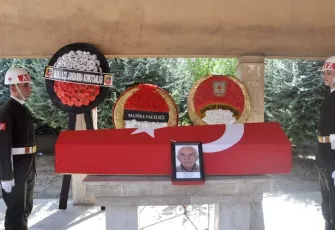 Kıbrıs Gazisi Aziz Kara, Manisa’da askeri törenle son yolculuğuna uğurlandı