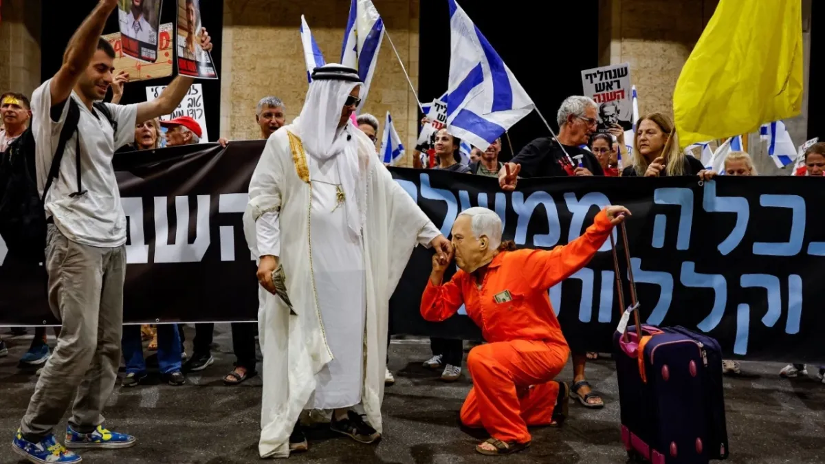 Netanyahu havalimanında protesto edildi: Gazze’ye saldırılar ve esir takası gerginliği haberinin görseli