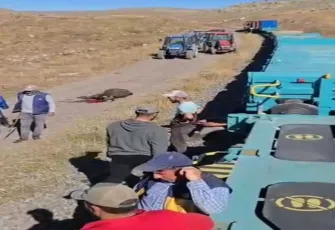 Yük treni inek sürüsüne çarptı: Çok sayıda inek öldü!
