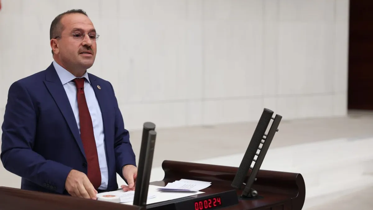 AK Partili Kırkpınar: İzmir çöp yığınları altında, yönetim krizi var haberinin görseli