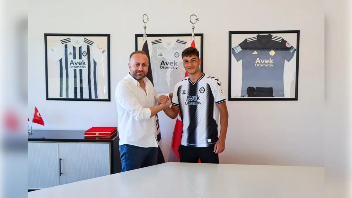 Altay’ın genç yıldızı Gülalan profesyonel sözleşmeyi imzaladı haberinin görseli