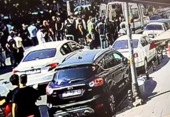 Bahçelievler’de dehşet: 16 yaşındaki kız ve annesi tartıştıkları kişiyi bıçakladı, 1 ölü!