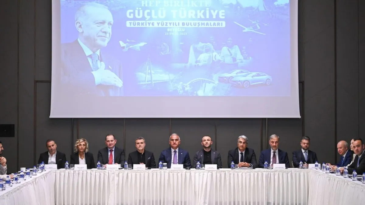 Bakan Ersoy’dan İstanbul için büyük turizm hedefi: 9 ayda 13,5 milyon turist! haberinin görseli