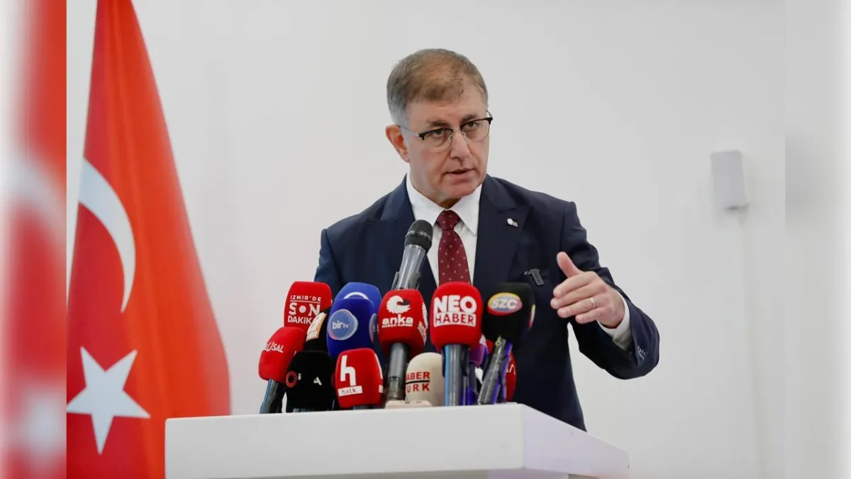Başkan Tugay: Çöp, siyasete malzeme edilmemesi gereken bir konu haberinin görseli