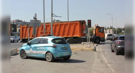 Harmandalı girişinde zabıta nöbeti: Çöp kamyonları geri çevriliyor