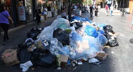 İzmir'de çöp yığınları tepki toplamaya devam ediyor