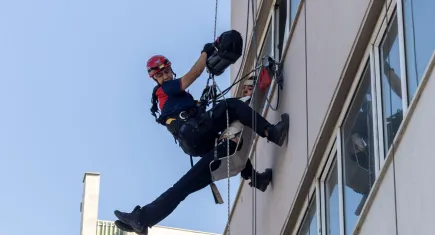 İzmir'de gerçeği aratmayan tatbikat: İZSU ve İzmir İtfaiyesi iş birliğiyle nefes kesen kurtarma 