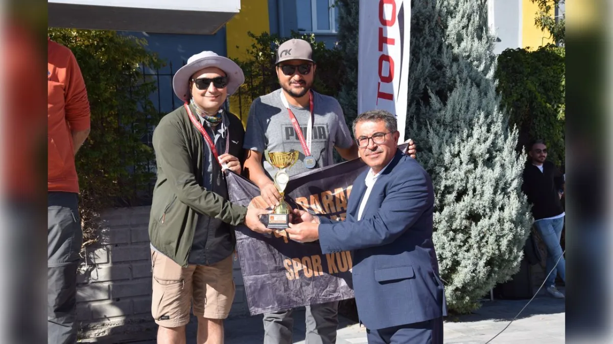 İzmir’in yamaç paraşütü gururu: Parachute academy ikinci oldu haberinin görseli
