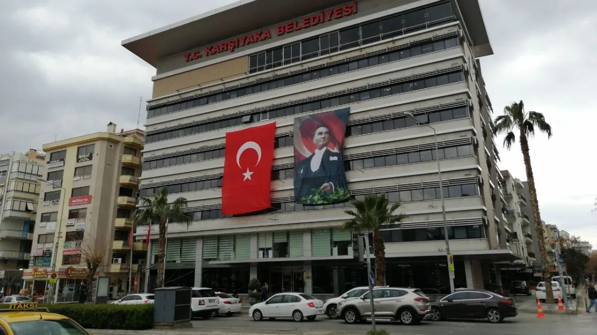 Karşıyaka Belediyesi’nde çöp krizi çözüldü: İşçilerle uzlaşı sağlandı haberinin görseli