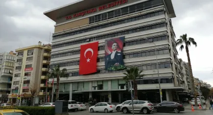 Karşıyaka Belediyesi’nde çöp krizi çözüldü: İşçilerle uzlaşı sağlandı