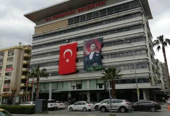 Karşıyaka Belediyesi’nde çöp krizi çözüldü: İşçilerle uzlaşı sağlandı