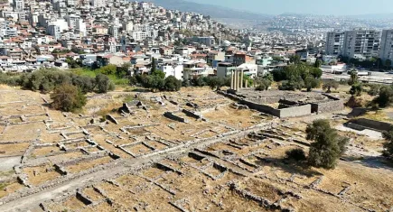 Smyrna Höyüğü'nde 5 bin yıllık seramikler gün yüzüne çıktı