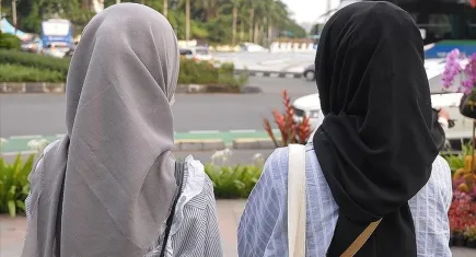 Tepki çeken karar: Liselerde başörtüsü yasaklandı