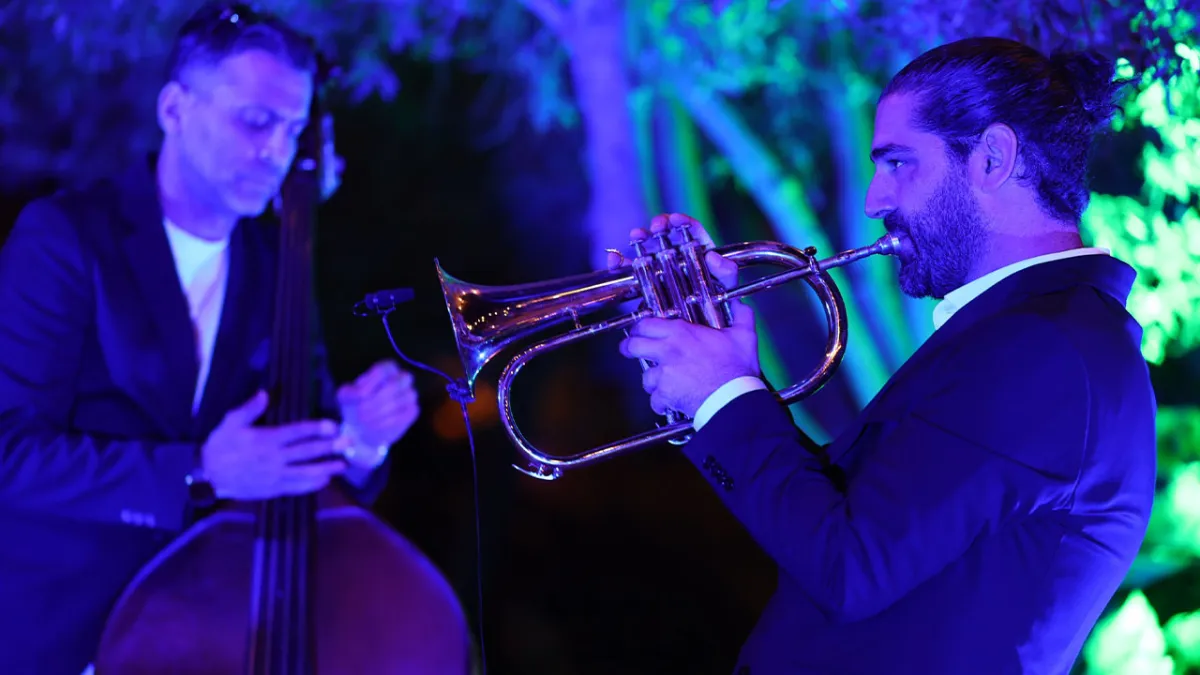 Zeytin altında caz: Tolga Bilgin Quartet İzmir’de büyüledi haberinin görseli