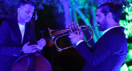 Zeytin altında caz: Tolga Bilgin Quartet İzmir’de büyüledi