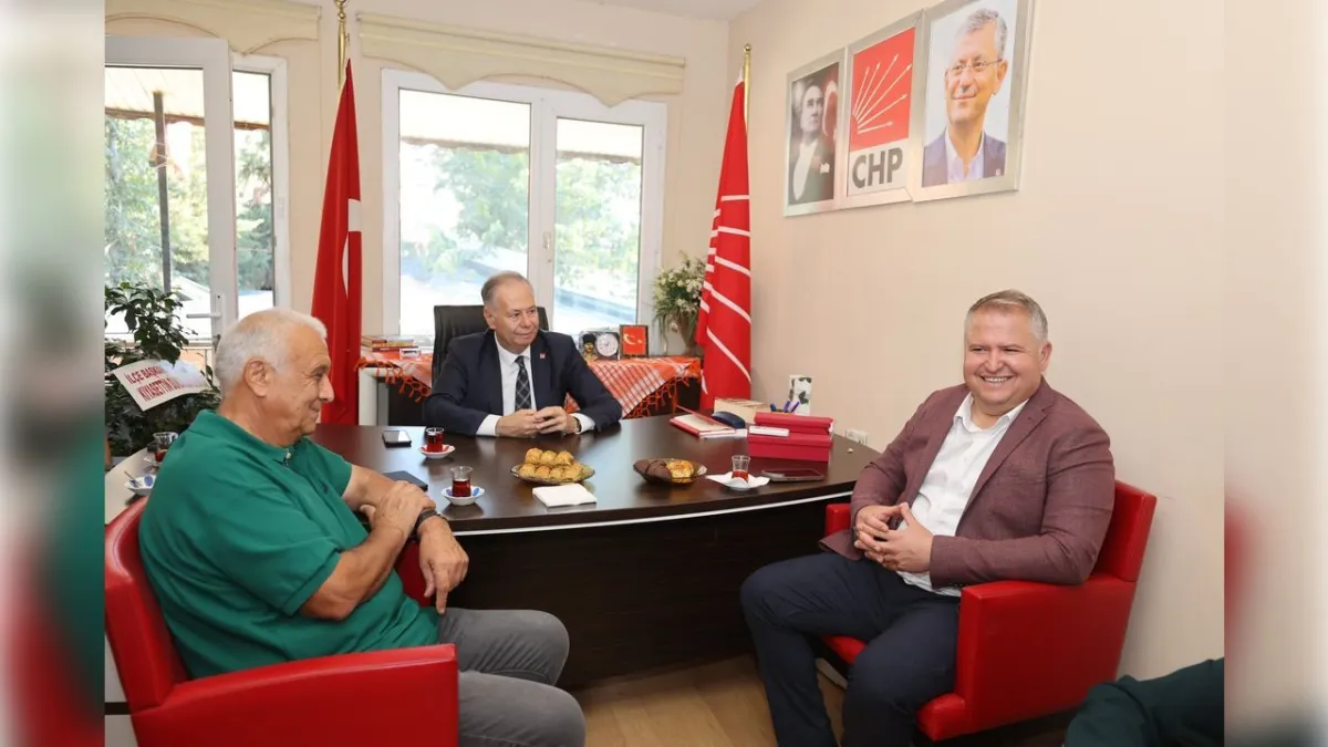 Başkan Balkan’dan CHP’li Yalaz’a ziyaret: Biz büyük bir aileyiz haberinin görseli