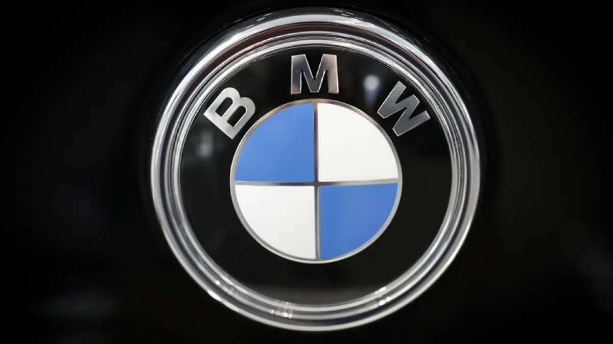 BMW’de yangın alarmı! Yüz binlerce araç geri çağrılıyor haberinin görseli